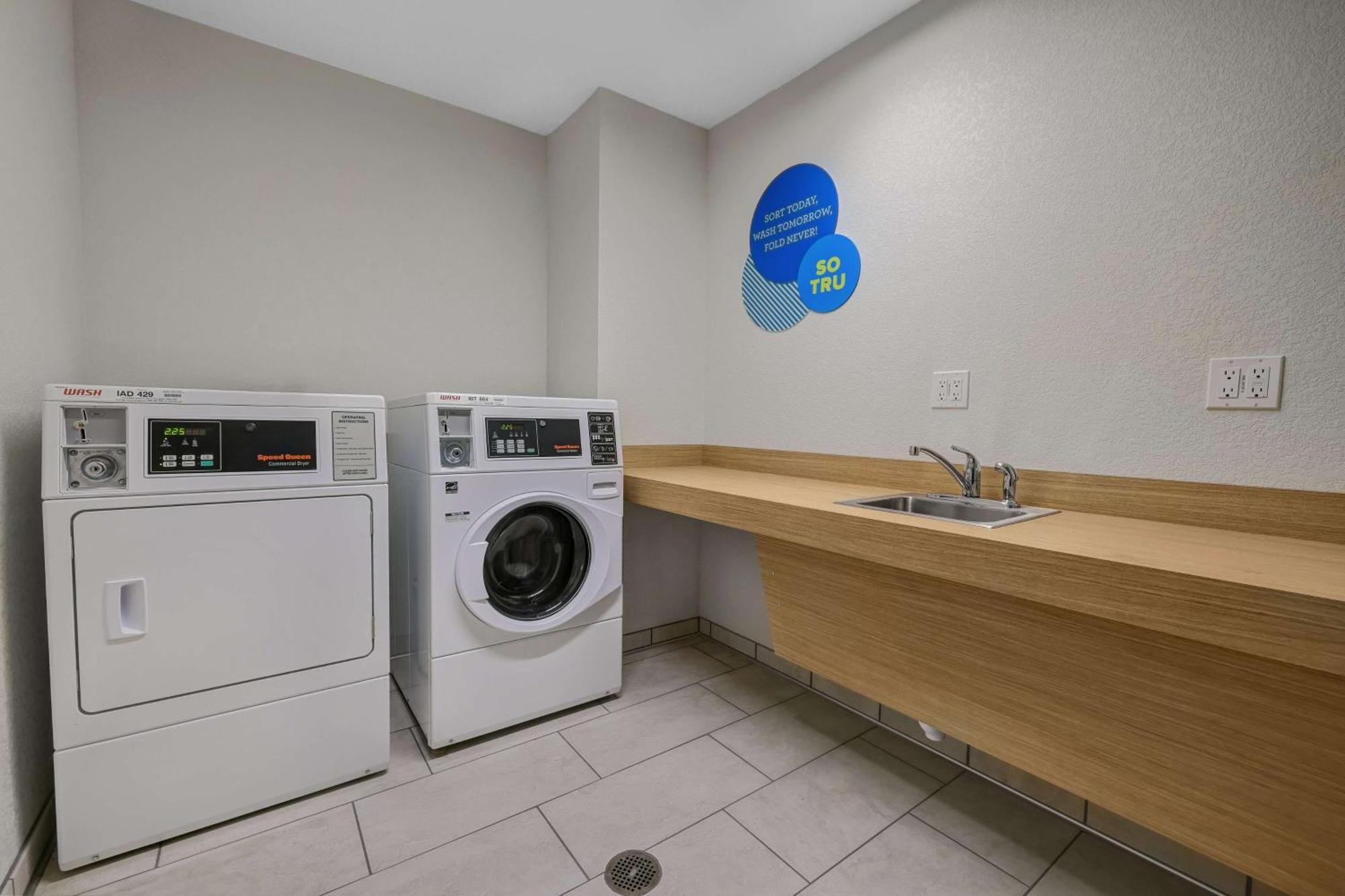 Hotel Tru By Hilton Lathrop Extérieur photo